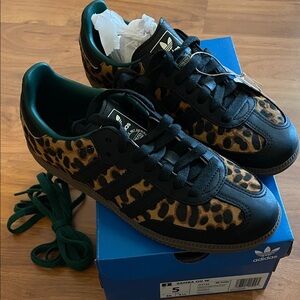 adidas samba leopard print collegiate green - size 5 women’s